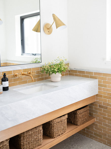 bathroom with ochre tile