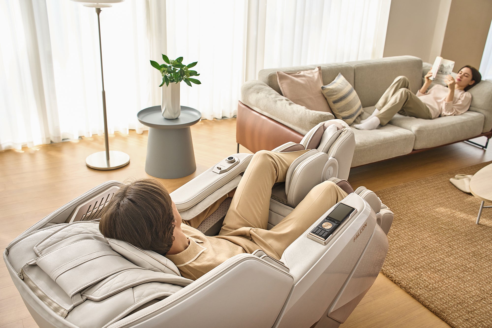 A picture of the Falcon massage chair in a modern living room.