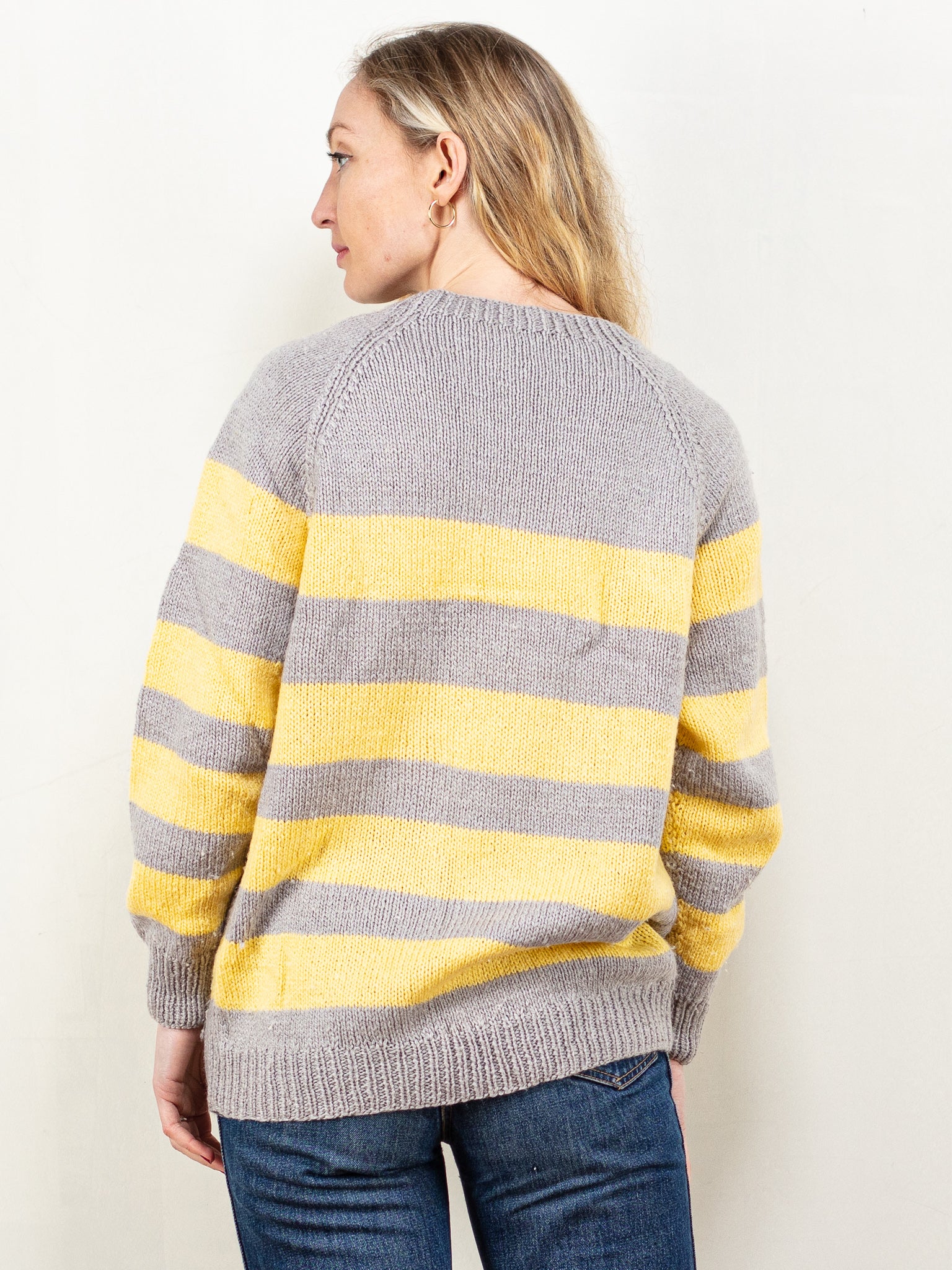 Vintage 90's Women Hand-Knit Sweater in Grey and Yellow