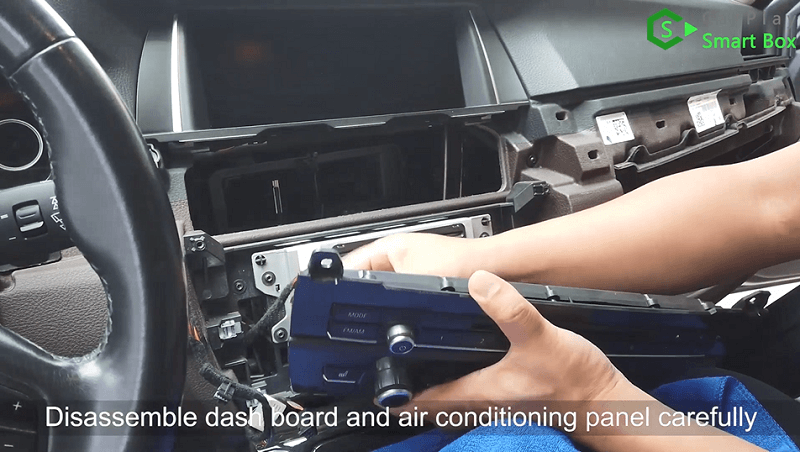 1.Disassemble dashboard and air conditioning panel carefully.