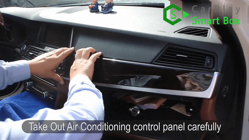 1.Take out air conditioning control panel carefully.