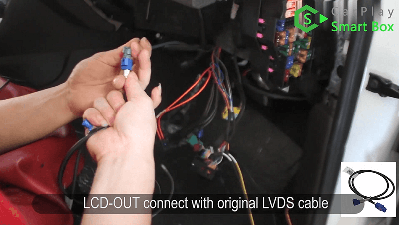 10.LCD-OUT si collega con il cavo LVDS originale.