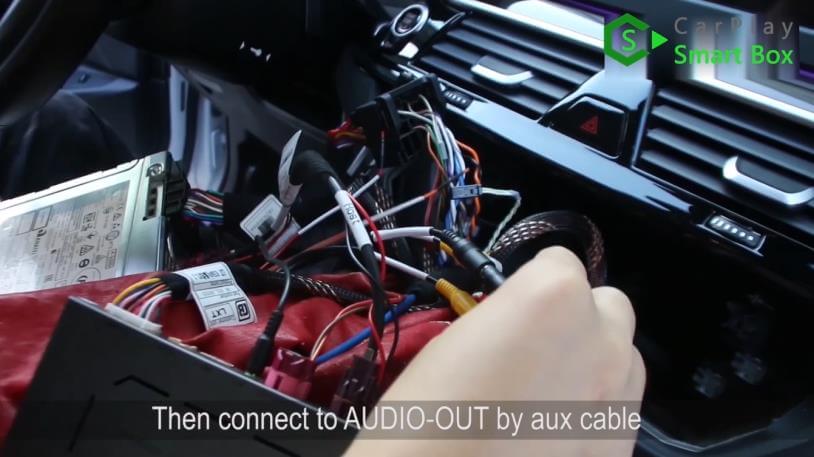 10. Στη συνέχεια, συνδεθείτε στο καλώδιο AUDIO-OUT by AUX - Βήμα-βήμα Retrofit JoyeAuto ασύρματο CarPlay σε BMW 528Li G38 EVO Head Unit - CarPlay Smart Box