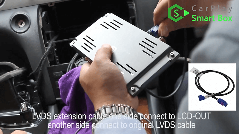 11.Il cavo di prolunga LVDS si collega da un lato a LCD-OUT, dall'altro lato si collega al cavo LVDS originale.