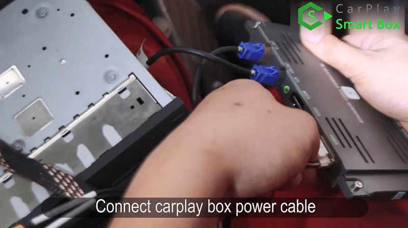 12.Connect CarPlay box power cable.