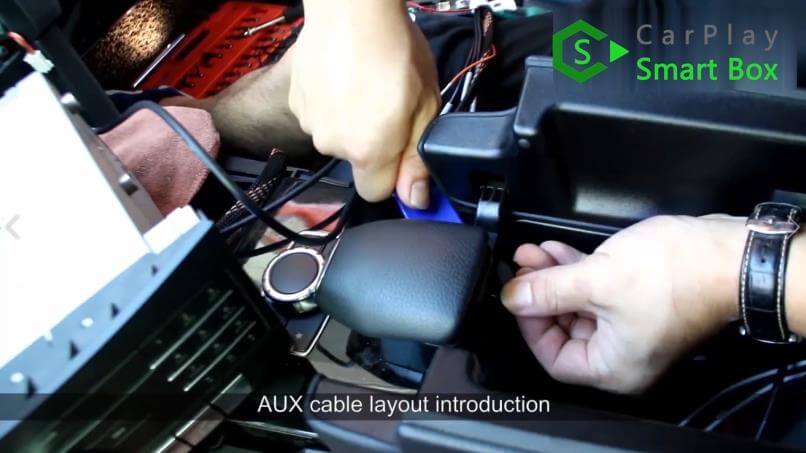 13. AUX cable layout introduction - Mercedes CLS 2015 NTG5.1 HU Wireless Apple CarPlay Installation - CarPlay Smart Box