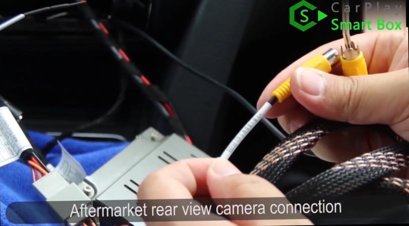 13. Connessione telecamera posteriore aftermarket - Come installare WiFi Wireless Apple CarPlay sull'unità principale BMW F30 NBT EVO - CarPlay Smart Box