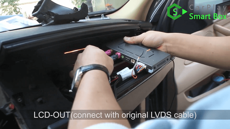 17.LCD-OUT si collega con il cavo LVDS originale.