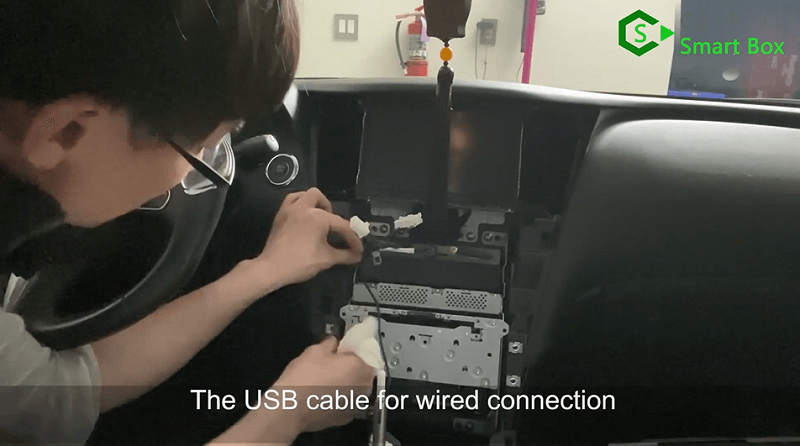 18.The USB cable for for wired connection.