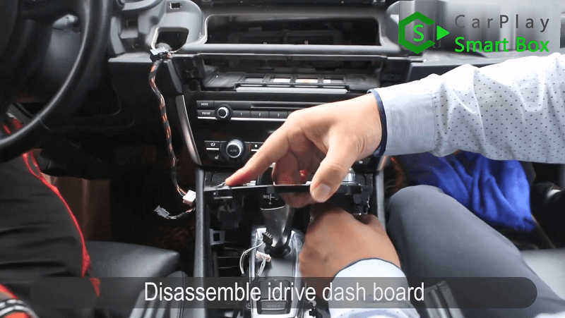 2.Disassemble iDrive dash board.