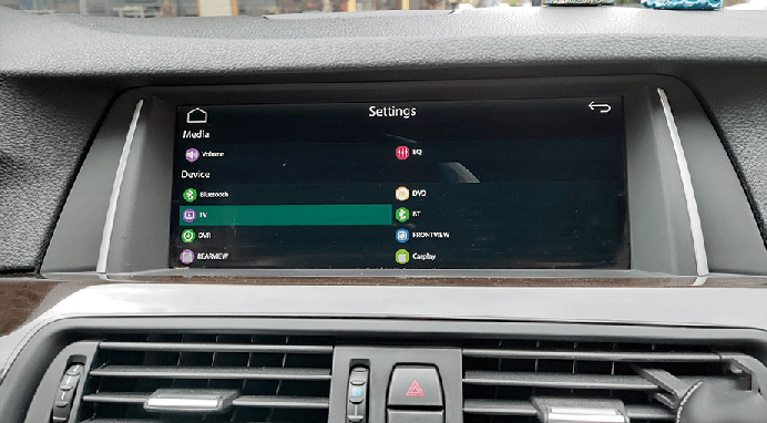 Come risolvere il problema dello schermo nero quando si passa dal sistema dell'auto originale al sistema Carplay dopo aver installato la Smart Box?