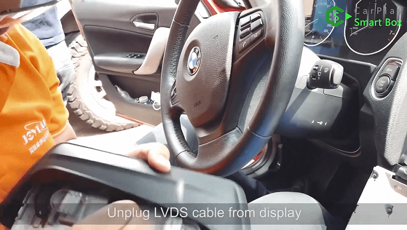 4.Unplug LVDS cable from display.