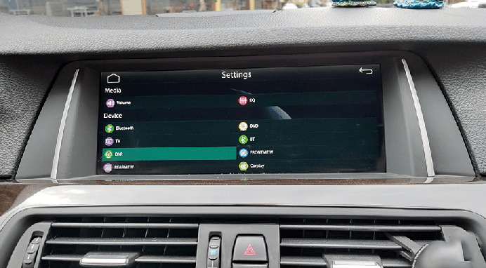 Come risolvere il problema dello schermo nero quando si passa dal sistema dell'auto originale al sistema Carplay dopo aver installato la Smart Box?