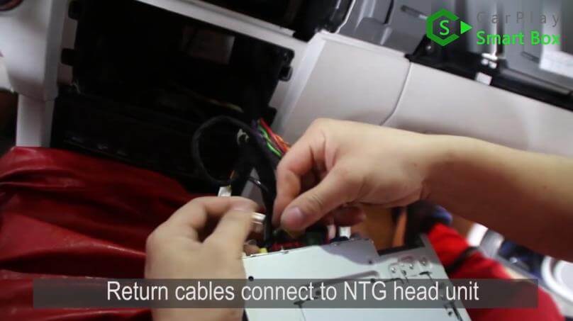 6. Return cables connect to NTG head unit - Step by Step Retrofit Mercedes E260 WiFi Apple CarPlay - CarPlay Smart Box