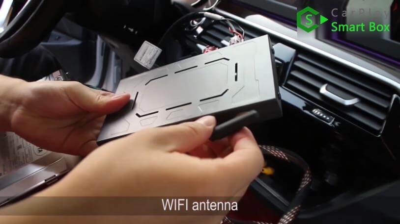 6. Antenna WiFi - Retrofit passo dopo passo JoyeAuto wireless CarPlay sull'unità principale BMW 528Li G38 EVO - CarPlay Smart Box