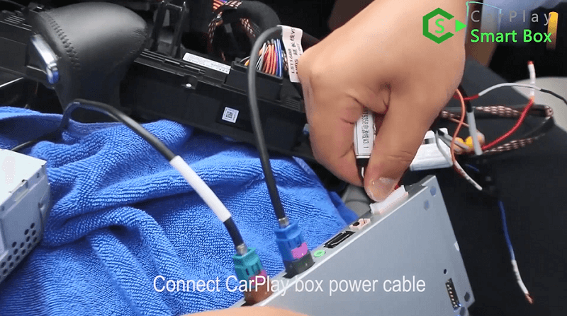 7.Connect CarPlay box power cable.
