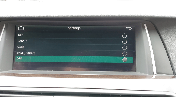 Come risolvere il problema dello schermo nero quando si passa dal sistema dell'auto originale al sistema Carplay dopo aver installato la Smart Box?