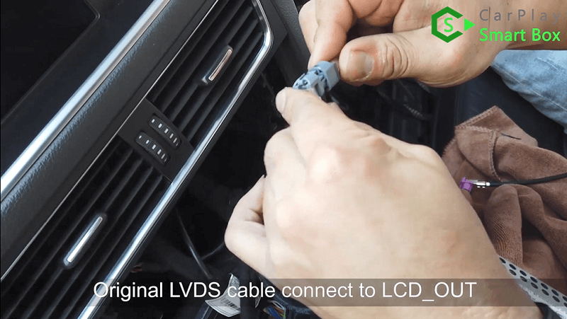 8.Il cavo LVDS originale si collega a LCD_OUT.