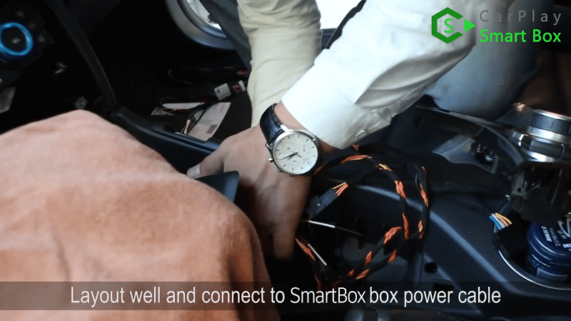 8.Disporre bene e collegare il cavo di alimentazione della scatola Smart Box.