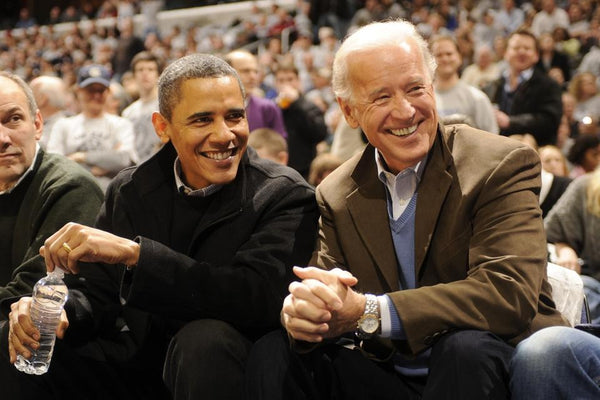Barack Obama et Joe Biden avec son chronographe Seiko 7T32-6M90 