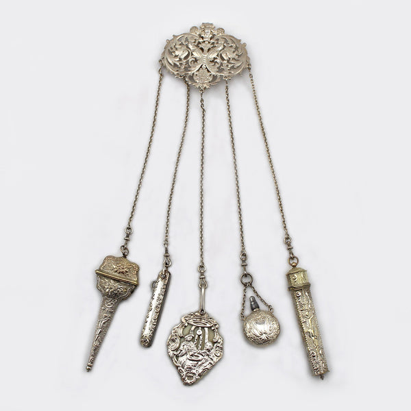 Chatelaine avec 5 chaines et  petits objets suspendus