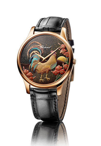 Montre de Chopard pour le nouvel an chinois 2017, année du coq, le cadran abrite un coq, des glaïeuls, bracelet noir cuir 