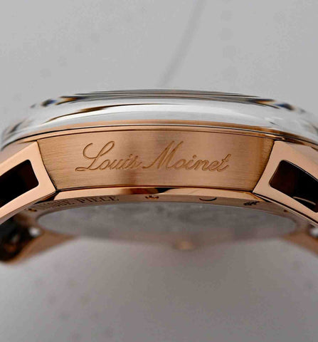 La montre bracelet de Cosmopolis Louis Moinet vue de profil