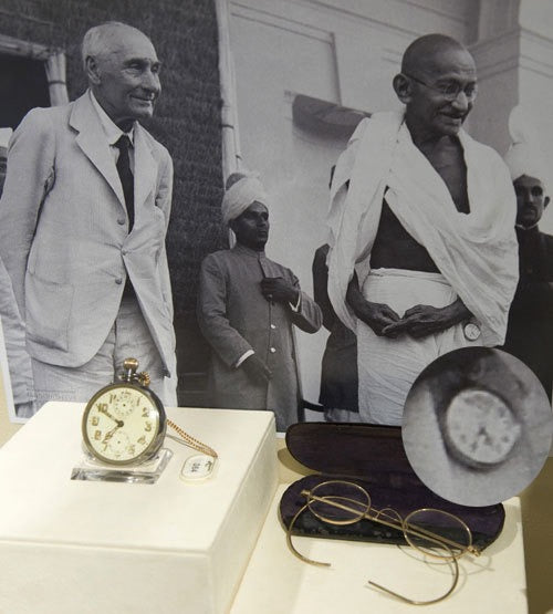 Exposition de la montre, les lunettes de Gandhi