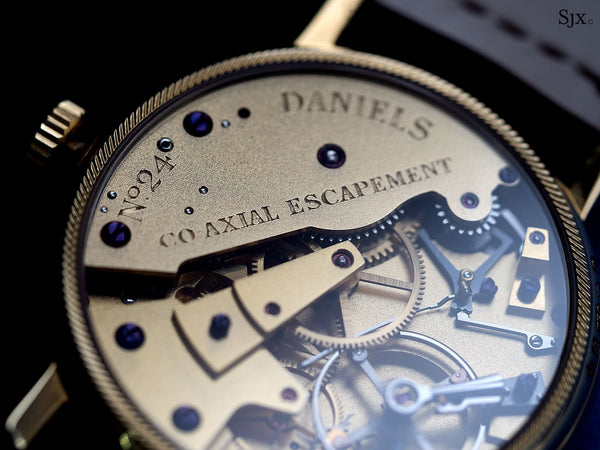 La montre de George Daniels, doté de l'échappement co-axial, fond ouvert avec vue sur le mécanisme intérieur