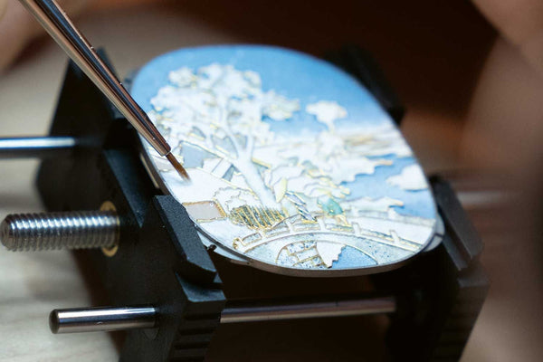 Patek Philippe : Emaillage cloisonné sur le cadran de la Golden Ellipse Paysage couvert de neige créé pour la Grande Exposition d'Art de Tokyo 2023