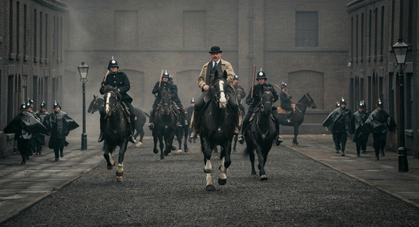 Policiers à cheval ou à pied dans les rues de Birmingham