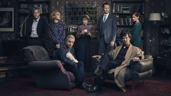 Film Sherlock où 7 personnages sont dans un salon