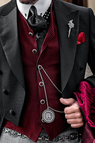 Homme portant une montre de poche avec une double chaine tiré de la  Collection d'Ottavio Nuccio