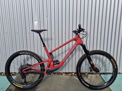 Side view of Carbon Santa Cruz 5010 mountain bike