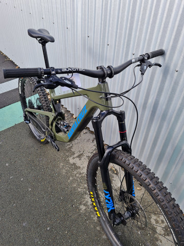 Front view of Santa Cruz Bronson carbon mountain bike