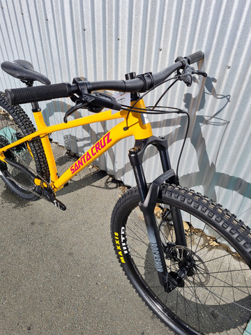 Front of a Santa Cruz Chameleon Hard Tail Alloy MX mountain bike
