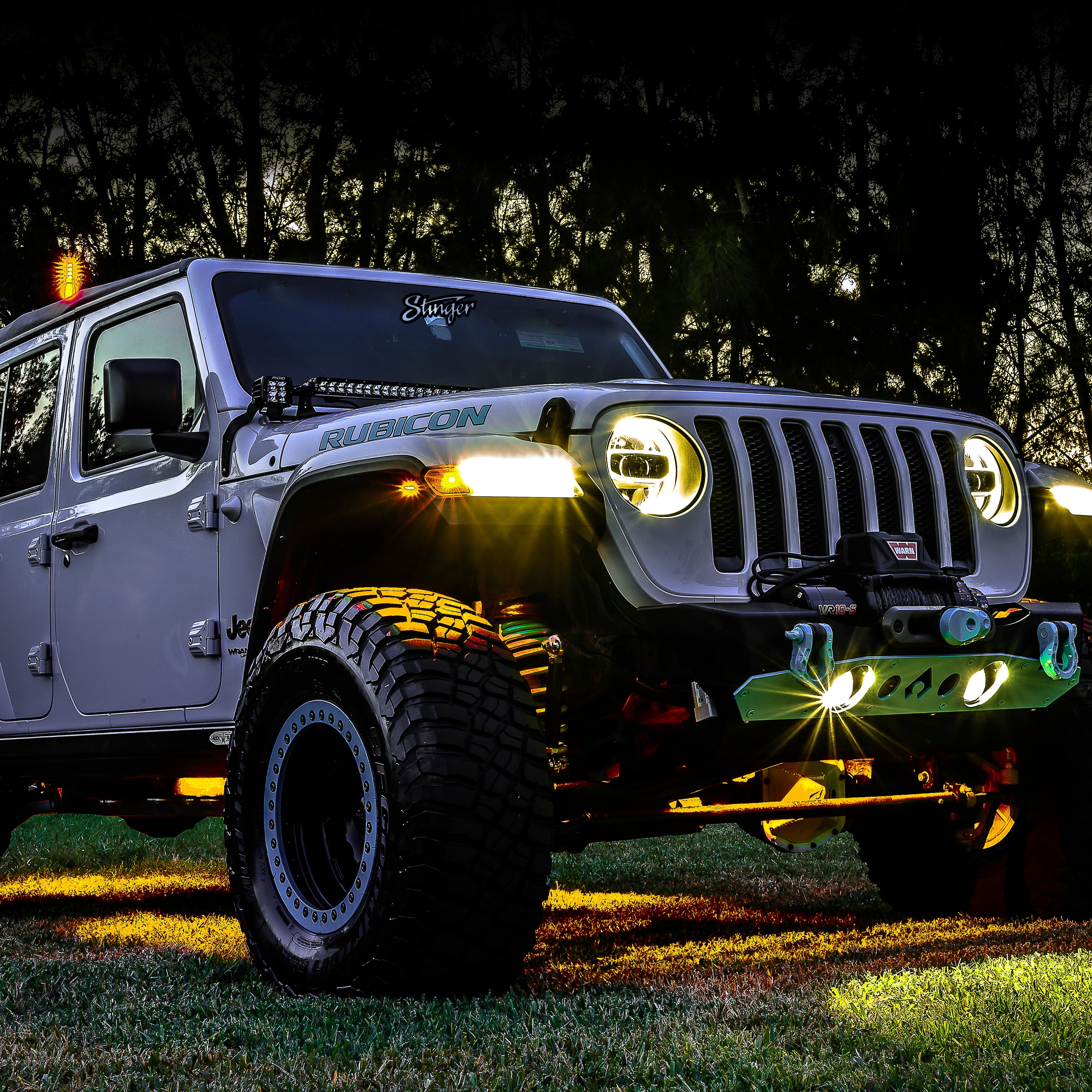 Multi-color RGB-W Rock Lights for Off-roading