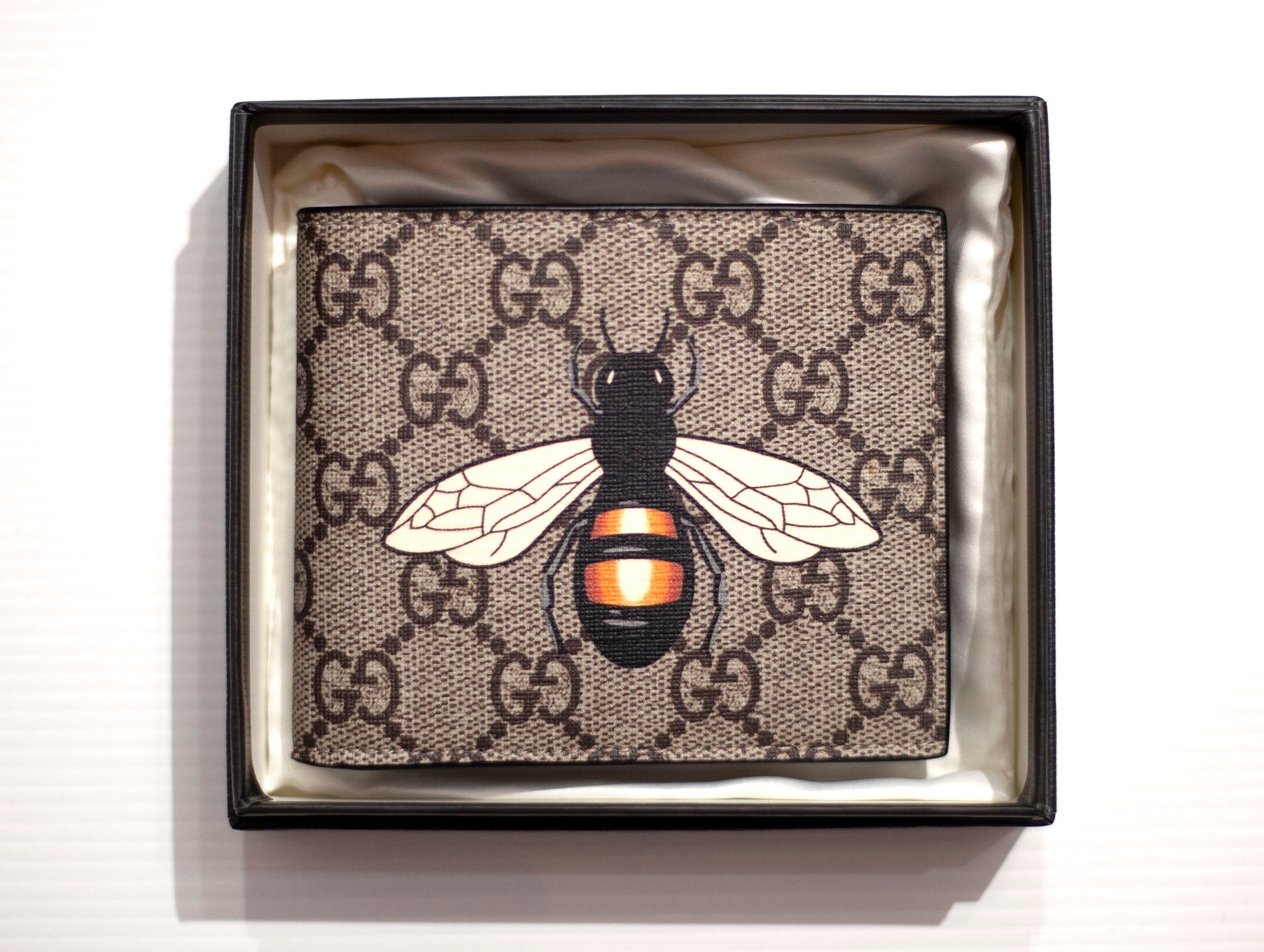 gucci wallet bee print