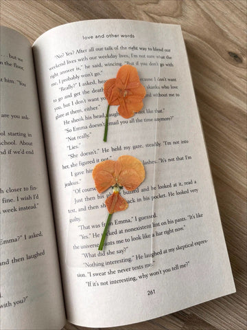 Handmade bookmark - page petal