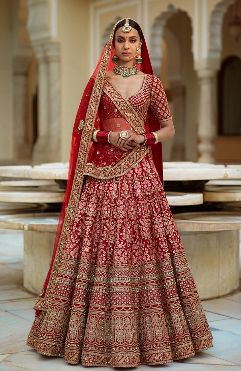 Индийская невеста в свадебном Сари