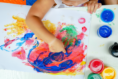 children painting