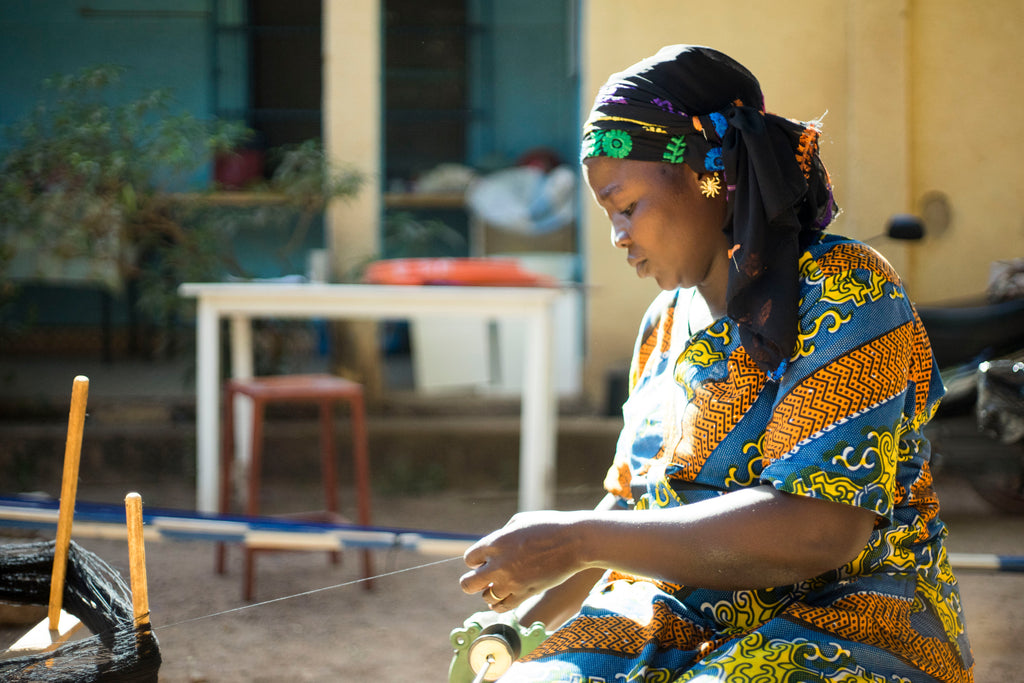 Woman Spinning Cotton. Burkina Faso. Image Afrika Tiss.