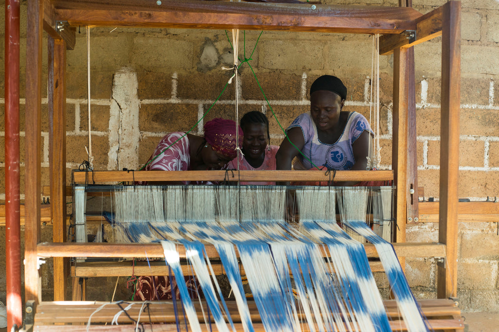 Weaving in Ouagadougou. Photo from Afrika Tiss.