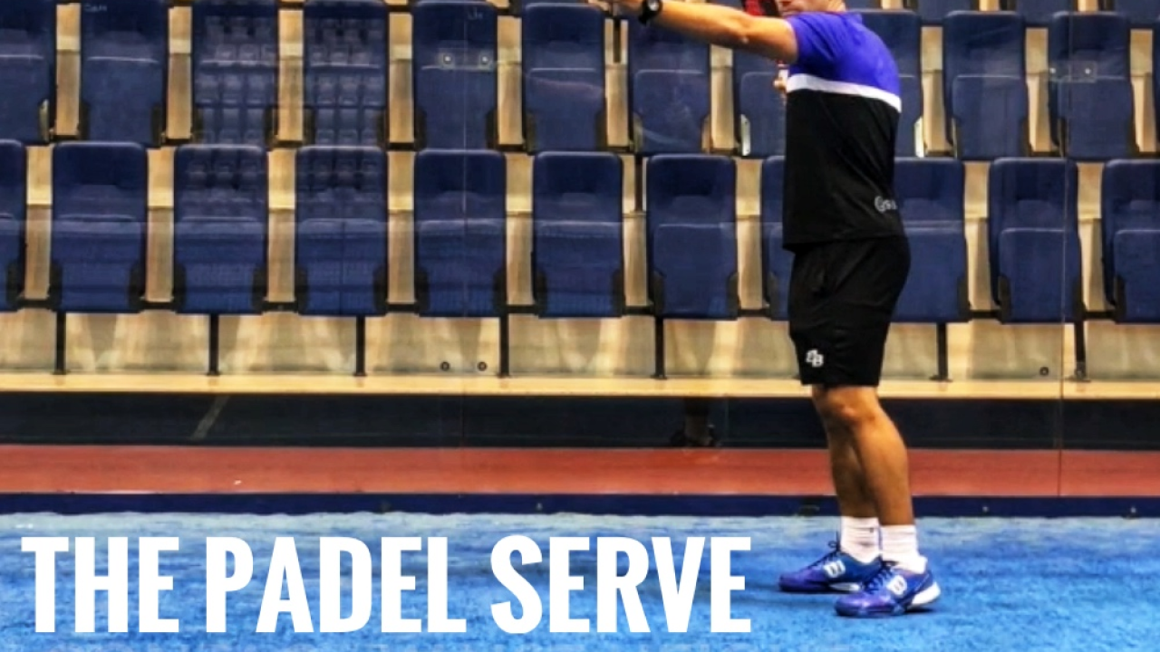 De Padel Basistechnieken - Padel Service