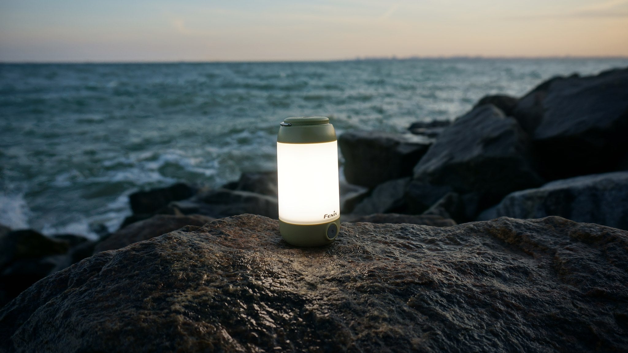 Lampe Fenix CL26R - lanterne de camping rechargeable 400 Lumens – Revendeur  Officiel Lampes FENIX depuis 2008
