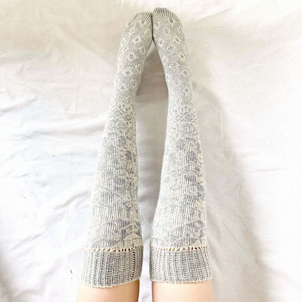 Women'S Winter Leg Warmer With Geometric Pattern Over The Knees