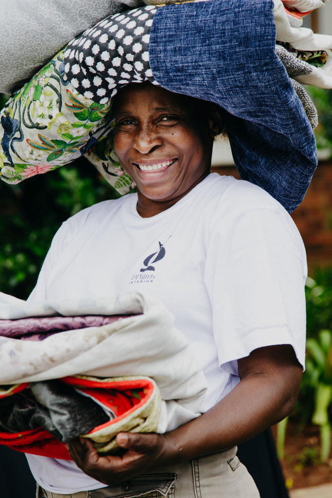 DIYgirls TRANSFORMS OFF-CUT FABRIC INTO QUILTED BLANKETS FOR ELDERLY, CHILDREN