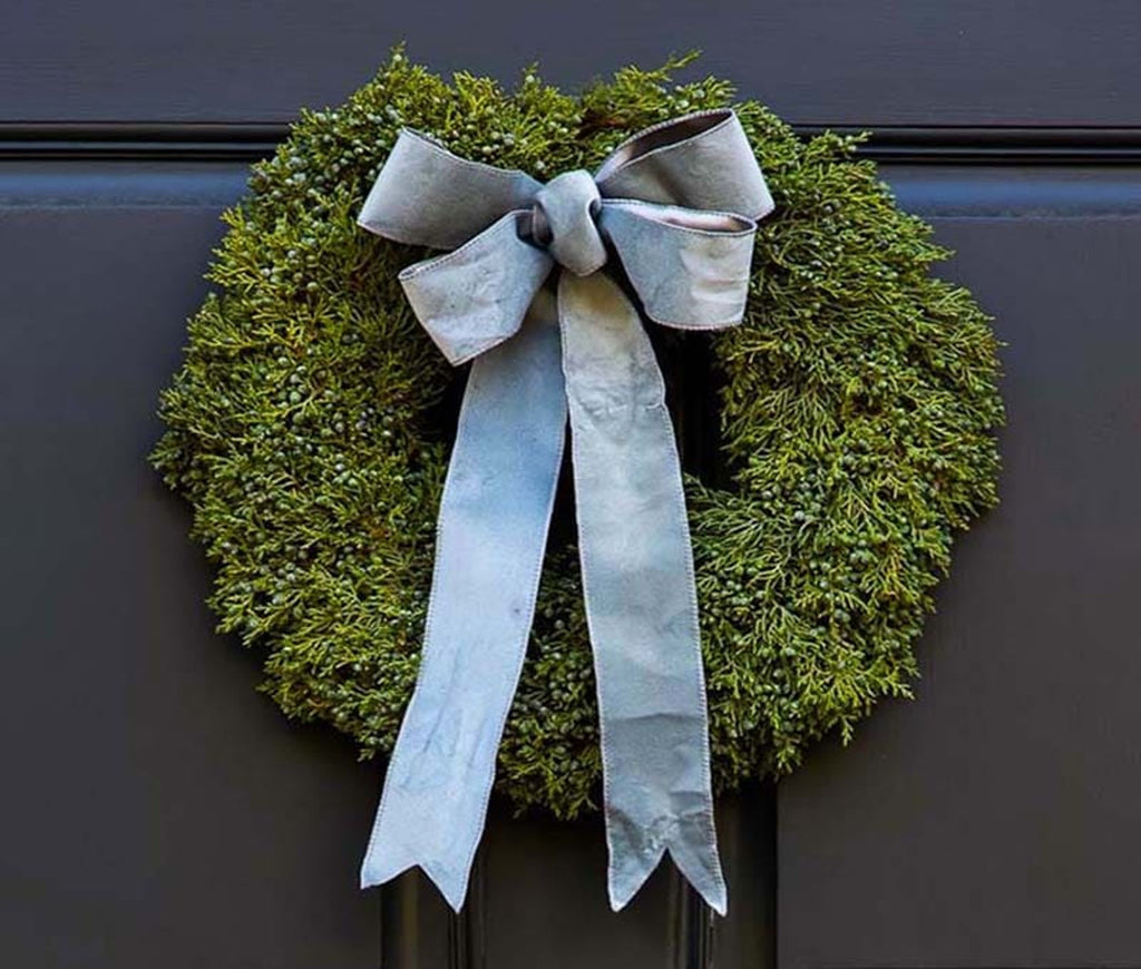 A natural garland or wreath with a beautiful velvet ribbon will take your guests’ breath away