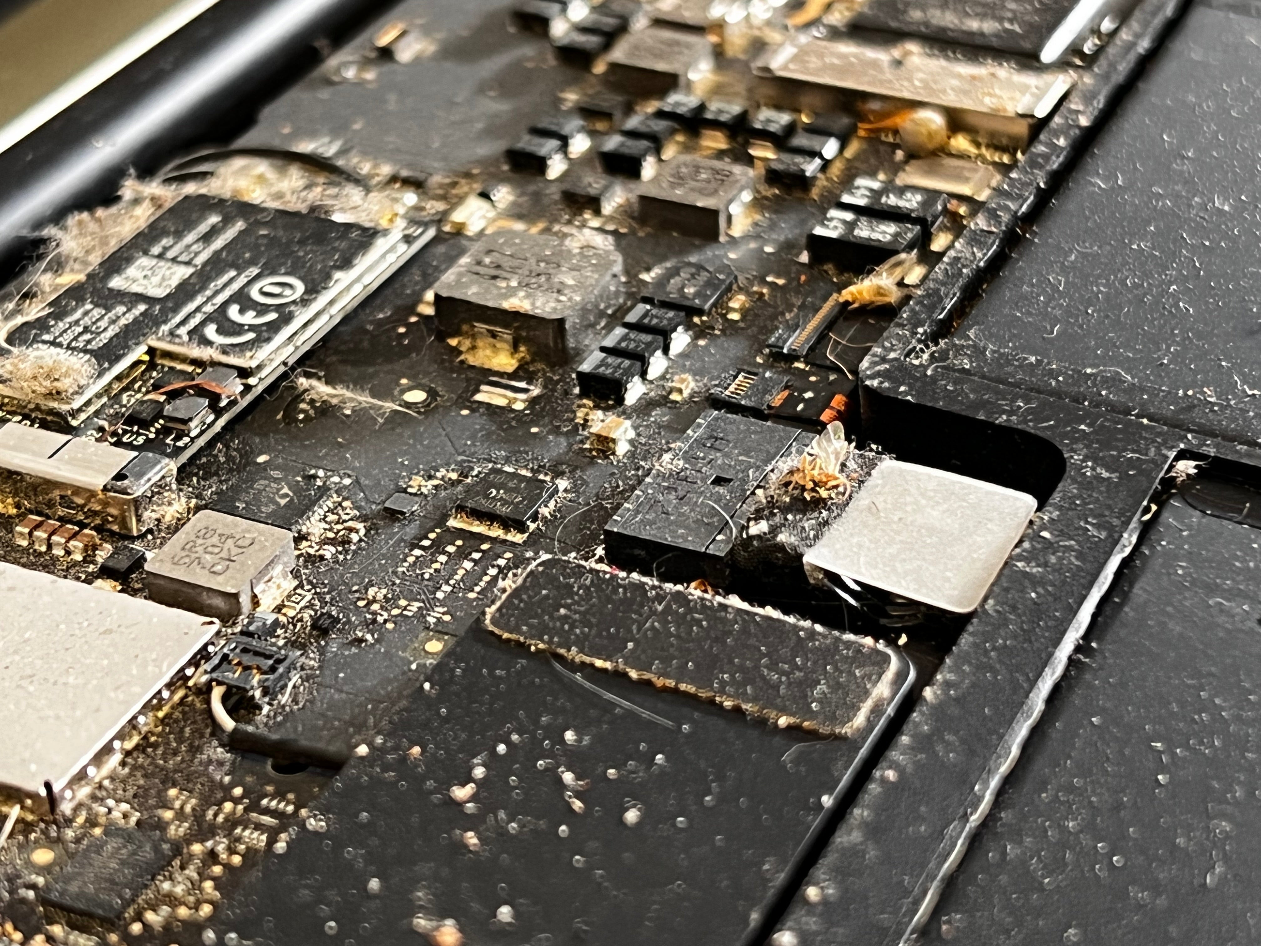 Beskidt macbook før billede