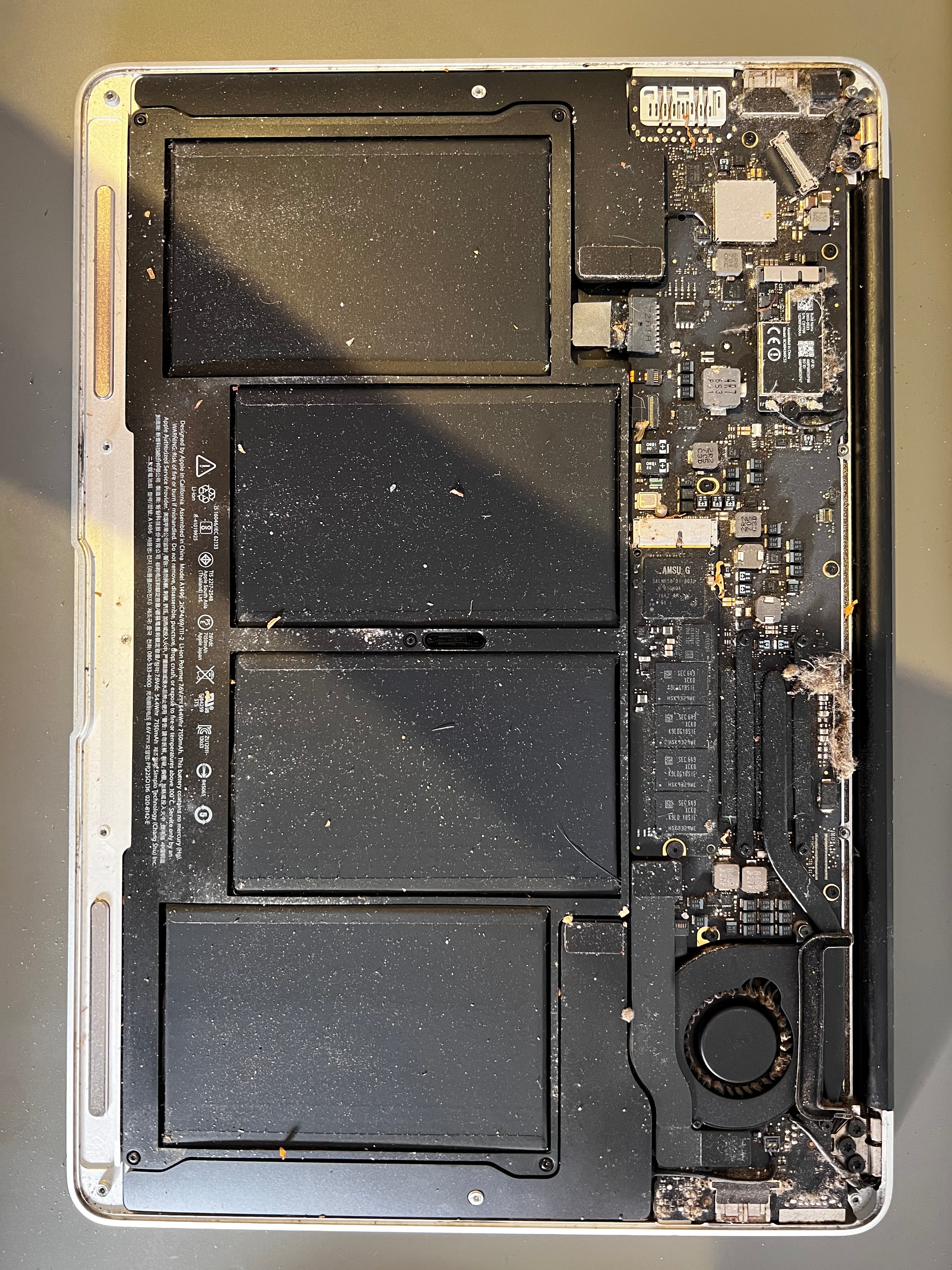 Beskidt macbook før billede